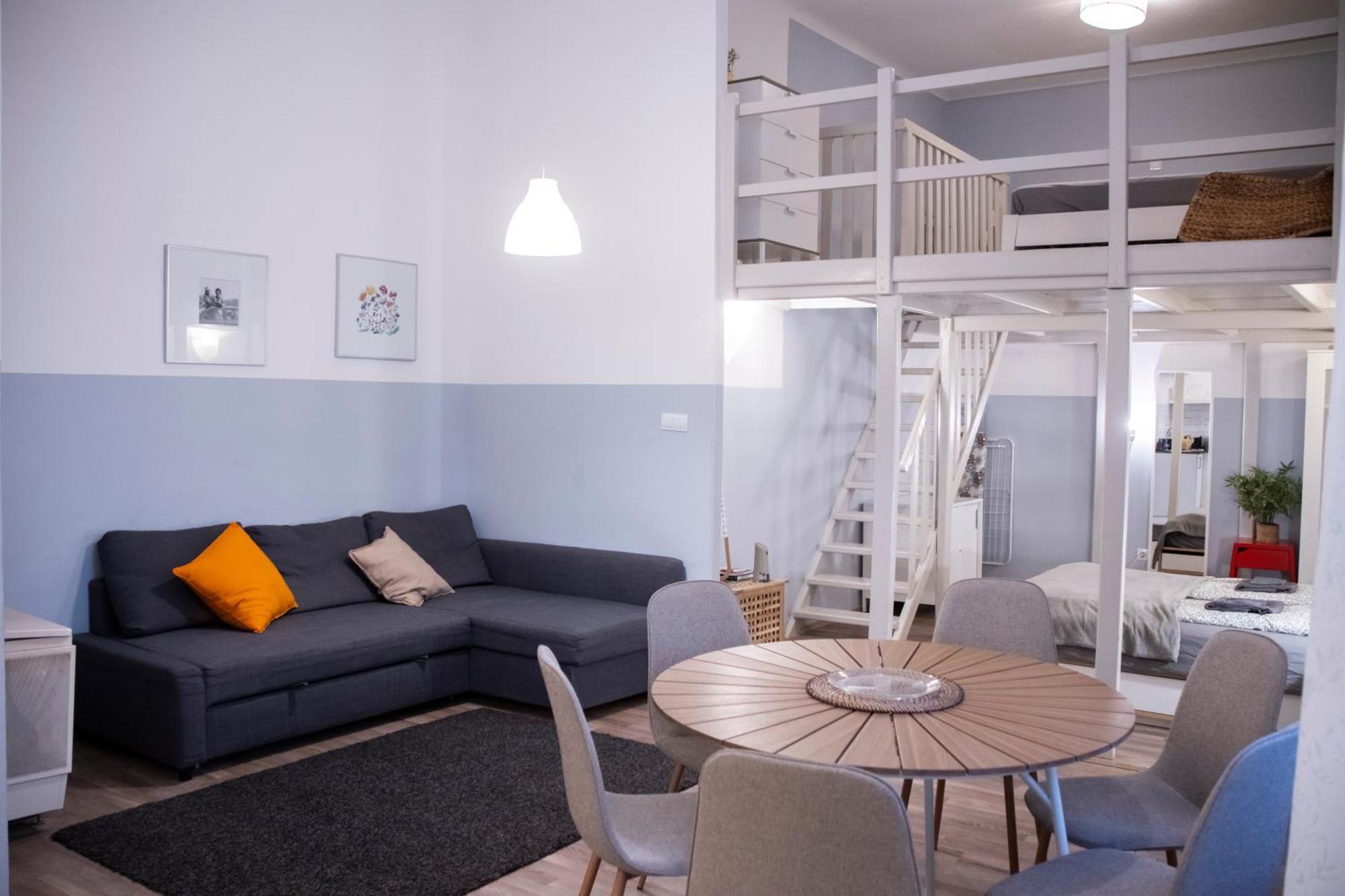 Klau33 Cozy In Party District. *