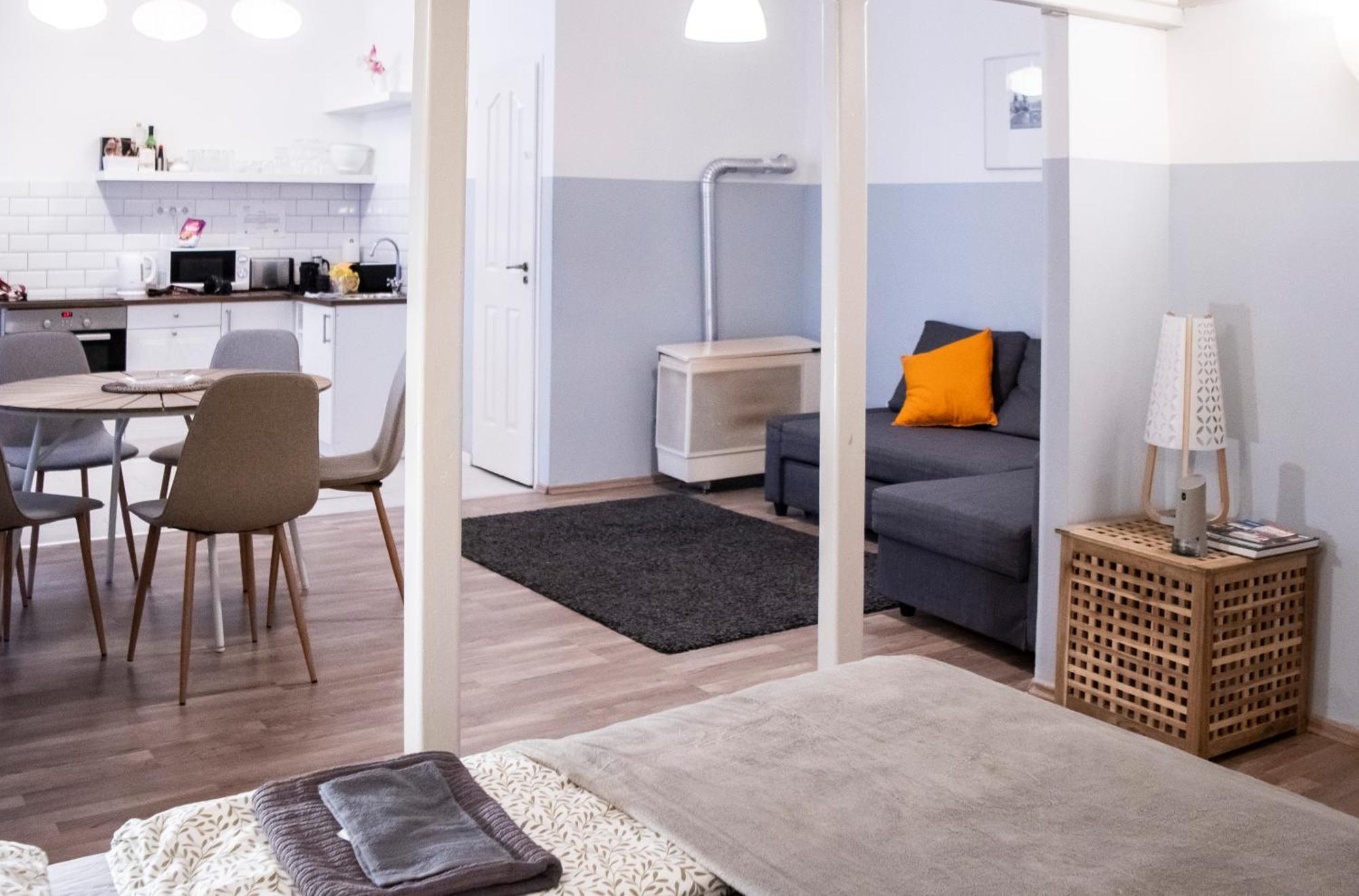 Klau33 Cozy In Party District. *