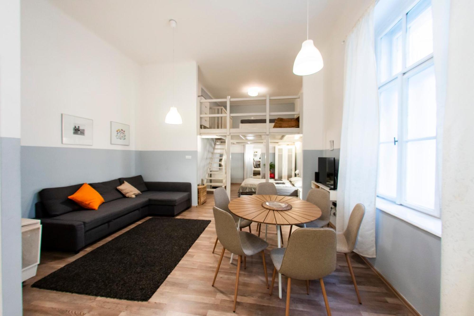 Klau33 Cozy In Party District. *